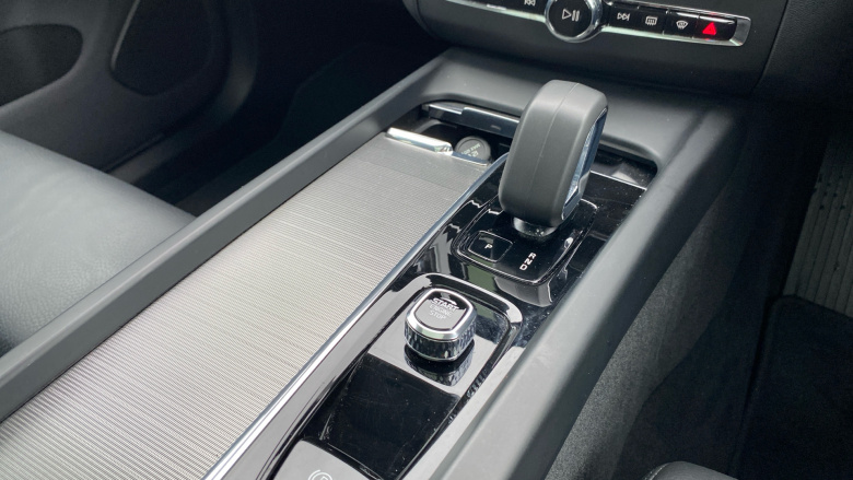 Volvo XC60 2.0 T6 [350] RC PHEV Plus Dark 5dr AWD Geartronic Estate